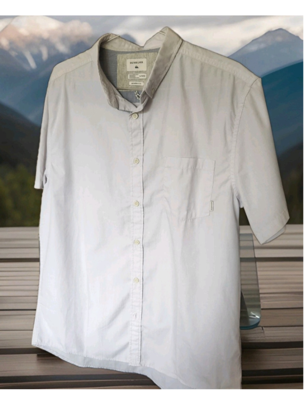 Quiksilver Mens Modern Fit Shirt XL Light Blue Short Sleeves Button Down Pocket